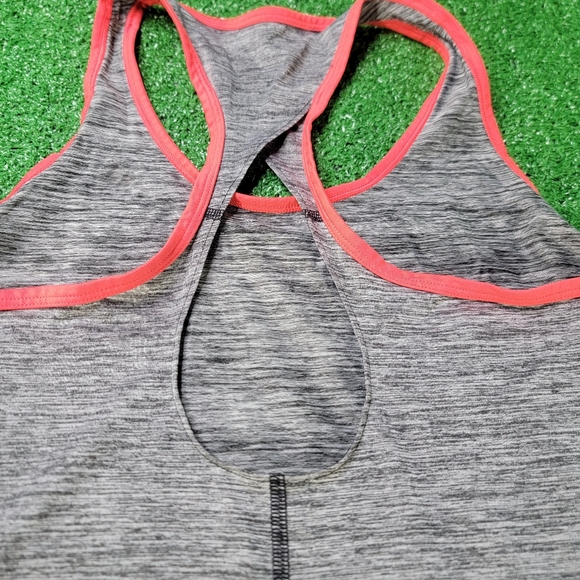 Adidas Keyhole Open Back Cut Out Climalite Women's Shirt Size Medium Grey Gym - Picture 9 of 10